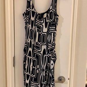 Sleeveless fitted dress